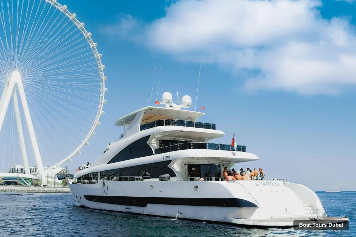 Boat Tours Dubai – Luxury Superyacht Tour with Live DJ, Swim & Open Bar (photo 2)