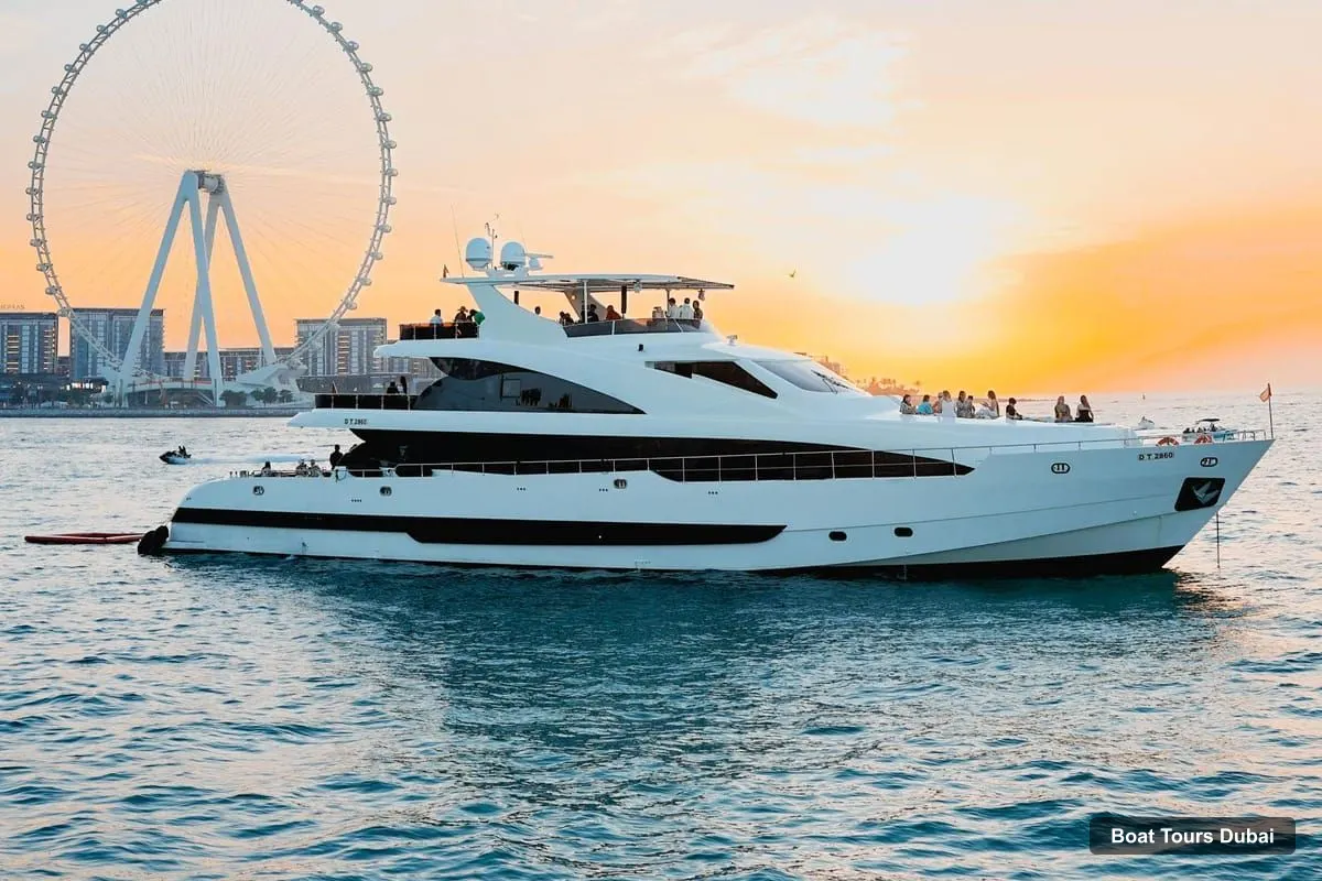 Boat Tours Dubai – Luxury Superyacht Tour with Live DJ, Swim & Open Bar (photo 5)