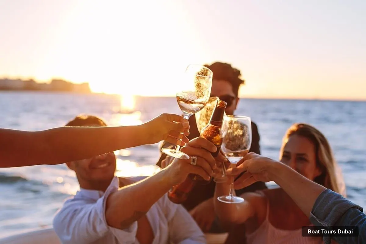 Boat Tours in Dubai – Luxury Sunset Yacht Tour with Light Bites and Drinks (photo 3)