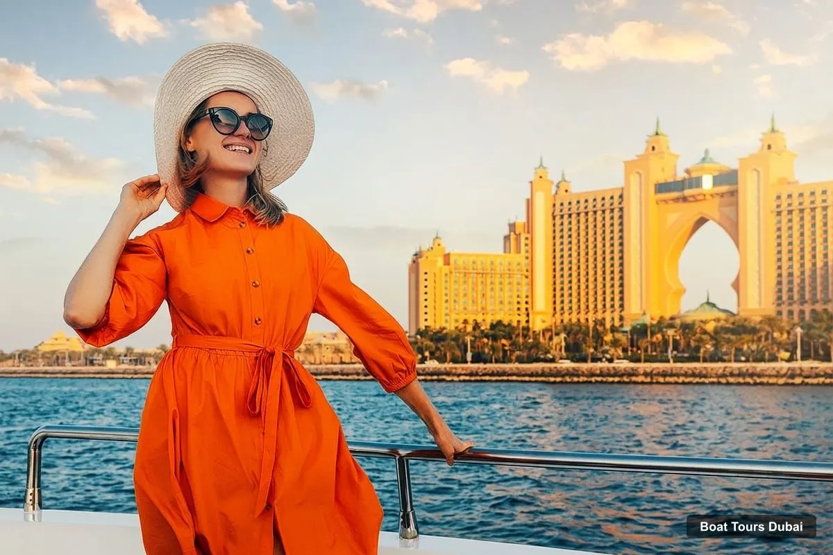 Boat Tours in Dubai – Luxury Sunset Yacht Tour with Light Bites and Drinks (photo 4)