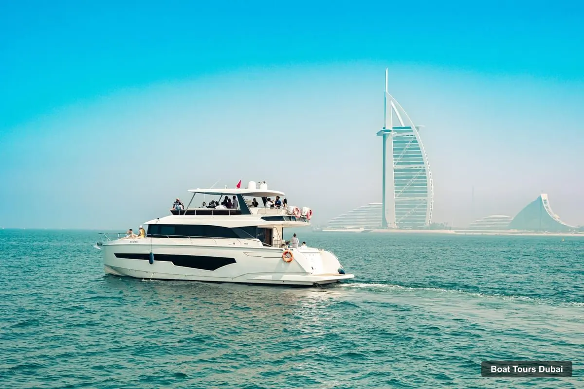 Boat Tours in Dubai – The Luxury Yacht Tour with Live BBQ Option and Drinks (photo 2)
