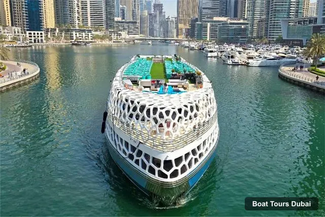Dubai Boat Trips – Mega Yacht Dinner Cruise with Buffet