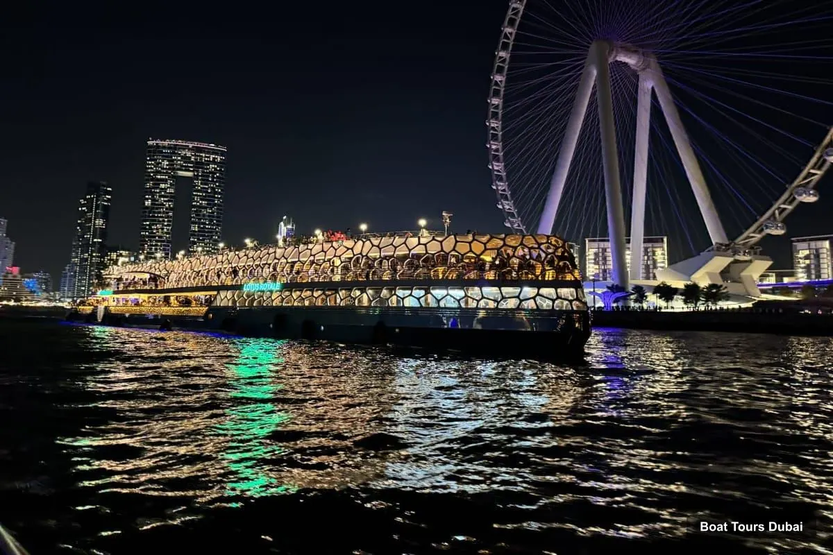 Dubai Boat Trips – Mega Yacht Dinner Cruise with Buffet (photo 2)