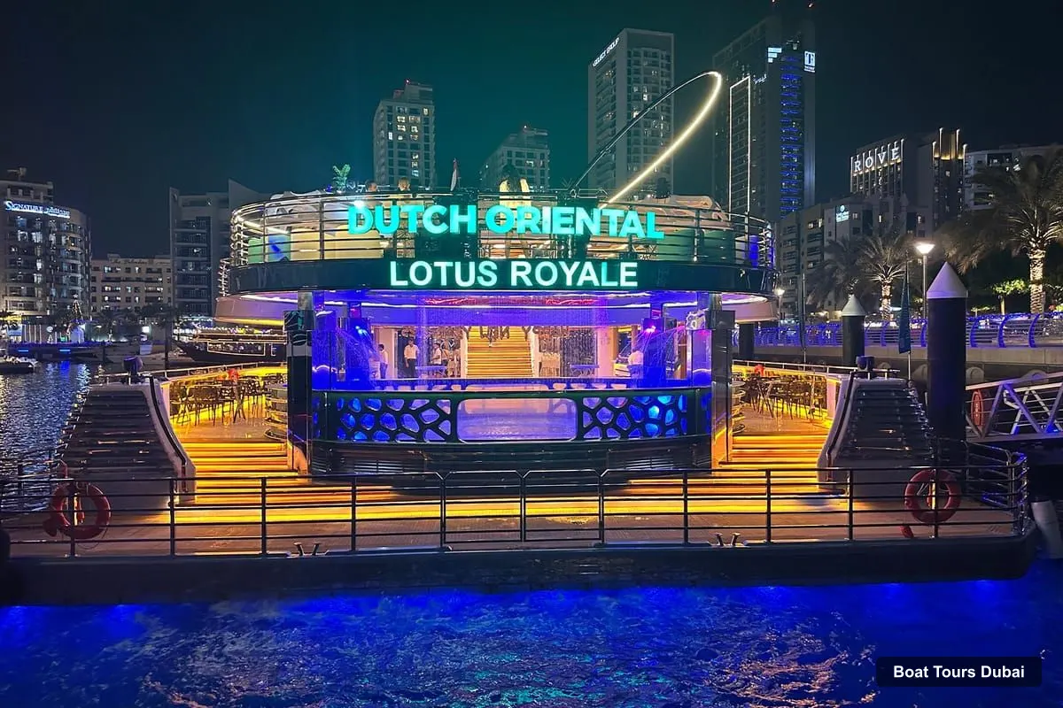 Dubai Boat Trips – Mega Yacht Dinner Cruise with Buffet (photo 3)