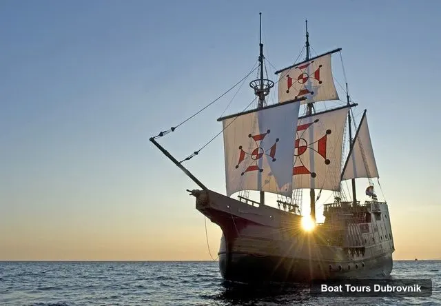 Boat Tours in Dubrovnik – Panoramic Sunset Cruise-Karaka Ship (Adult Only)