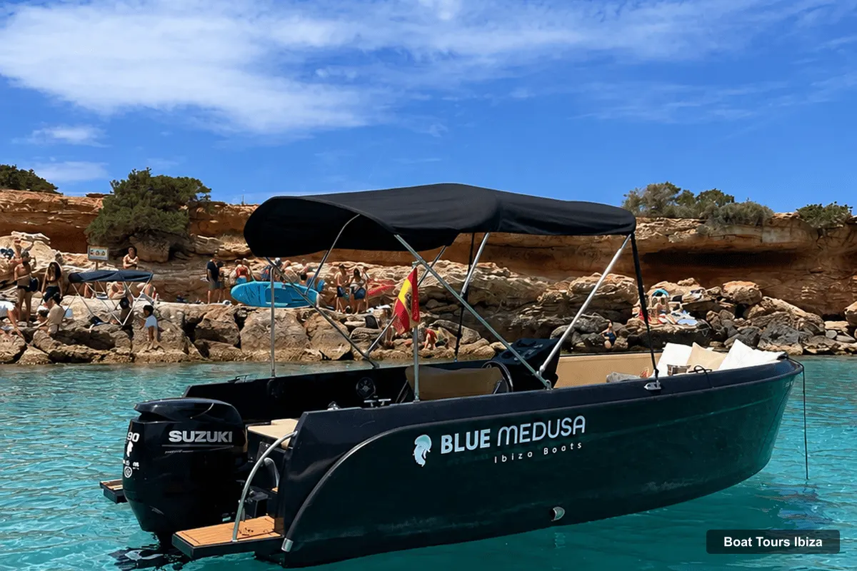 Boat Tours Ibiza – Private boat tour with snorkeling and paddleboarding in crystal-clear waters