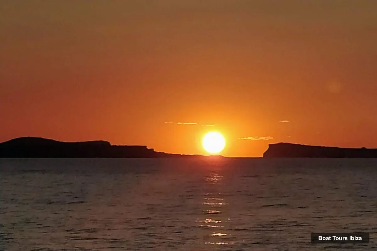 Ibiza Boat Cruises – Snorkeling, Sunset Beach and Cave Boat Trip (photo 2)