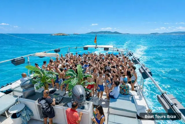Ibiza Boat Trips – Catamaran Party with DJ, Saxo, Club Ticket & Open Bar