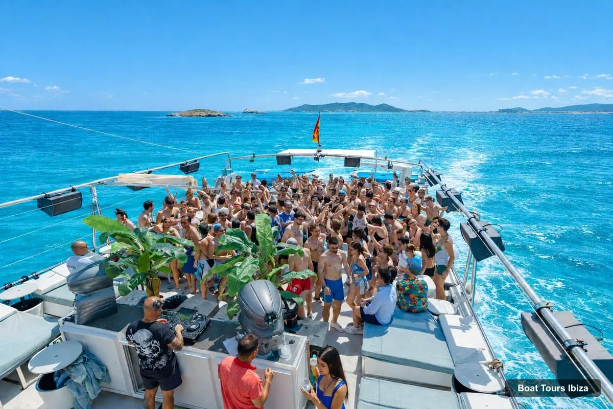 Ibiza Boat Trips – Catamaran Party with DJ, Saxo, Club Ticket & Open Bar