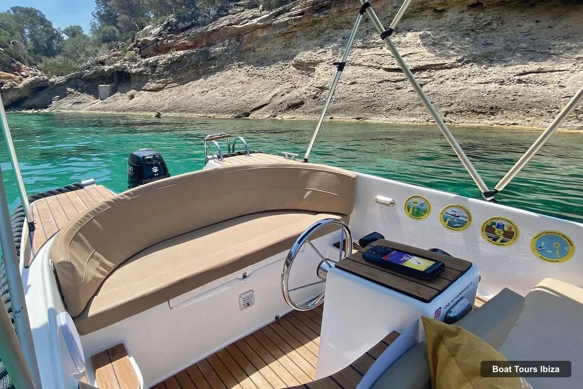 Ibiza Boat Trips – San Antonio: Snorkeling on your own boat without a license for up to 5 people (photo 2)