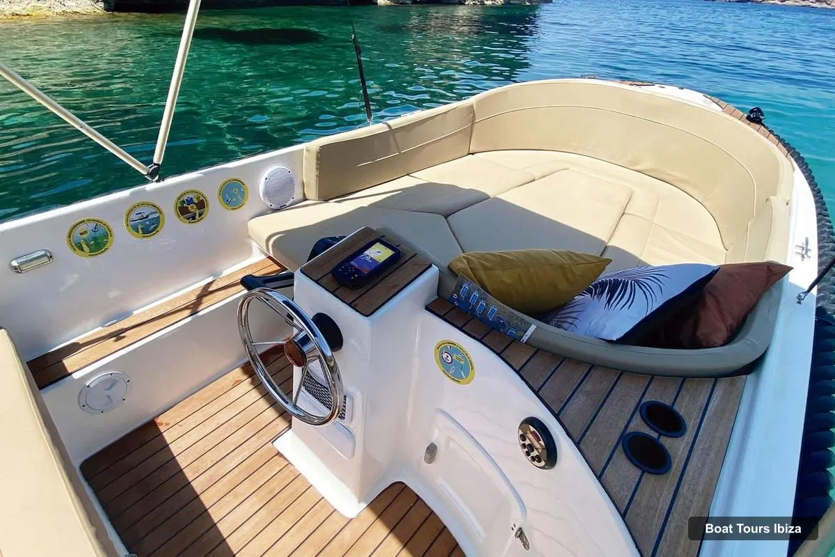 Ibiza Boat Trips – San Antonio: Snorkeling on your own boat without a license for up to 5 people