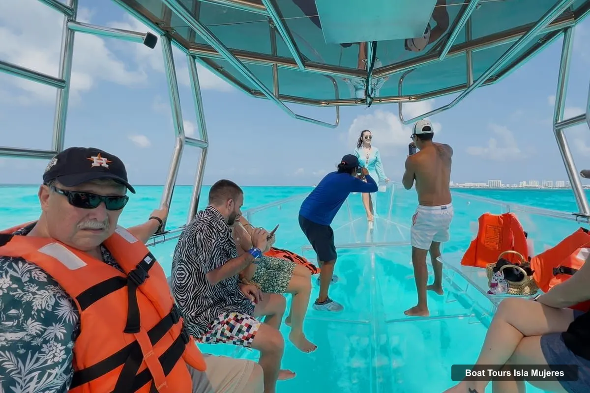 Boat Tours Isla Mujeres – 100% Transparent Boat Ride Without Getting Wet (photo 4)