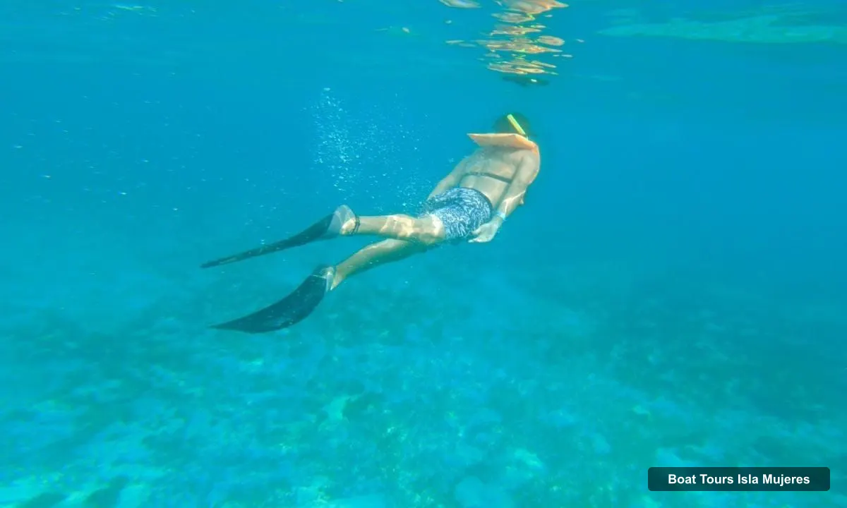 Boat Tours Isla Mujeres – Full-Day Isla Mujeres Dancer Cruise with Live DJ (photo 3)
