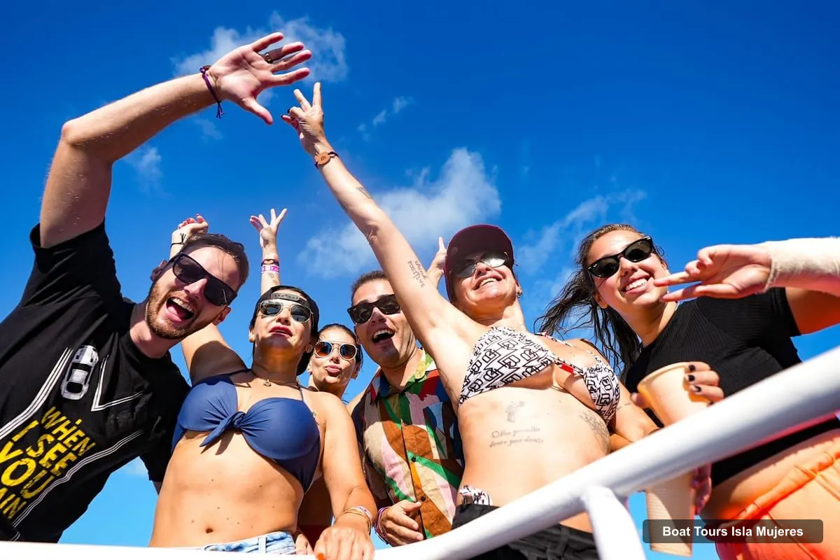 Isla Mujeres Boat Trips – Catamaran Tour to Isla Mujeres with Open Bar (photo 5)