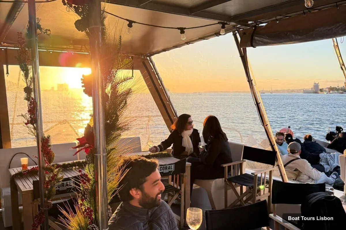 Boat Tours in Lisbon – Lisbon Sunset Boat Tour on a Catamaran with 1 Welcome Drink (photo 3)