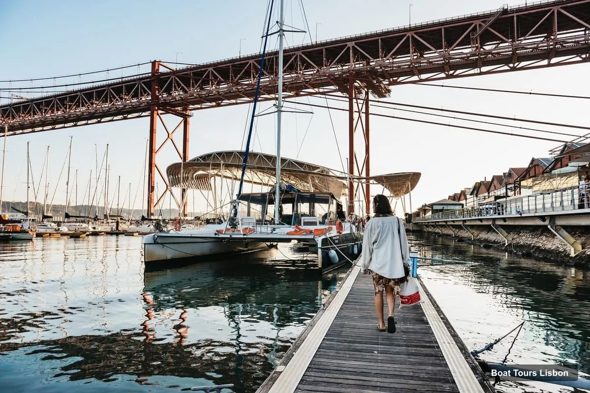 Boat Tours in Lisbon – Lisbon Sunset Boat Tour on a Catamaran with 1 Welcome Drink