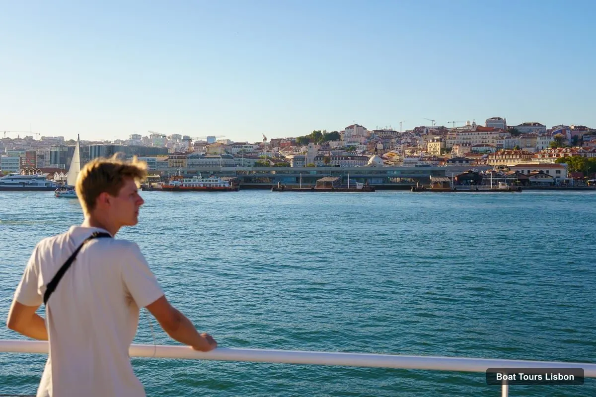 Boat Tours Lisbon – Tagus River Cruise with Welcome Drink (photo 3)