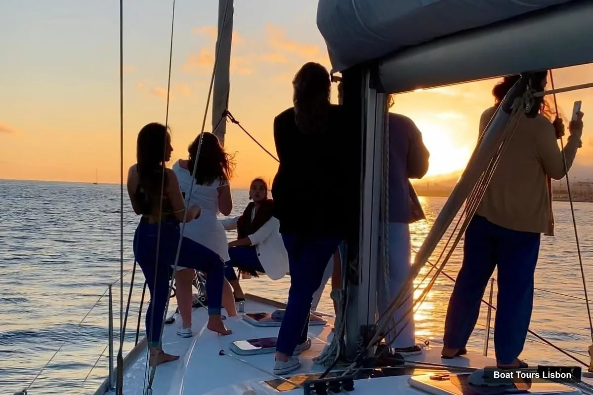 Boat Tours Lisbon – Tagus River Cruise, Morning, Day, Sunset, or Night (photo 4)