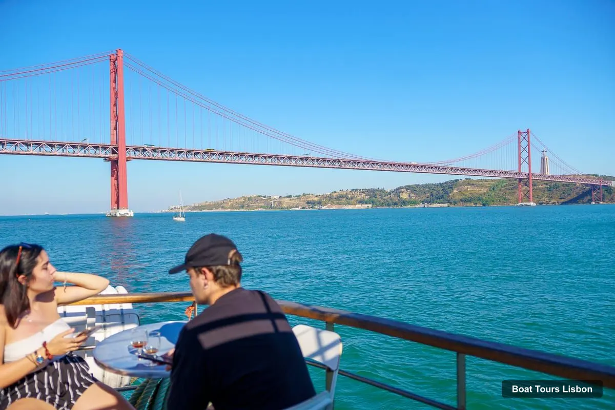 Boat Tours Lisbon – Tagus River Cruise with Welcome Drink (photo 5)