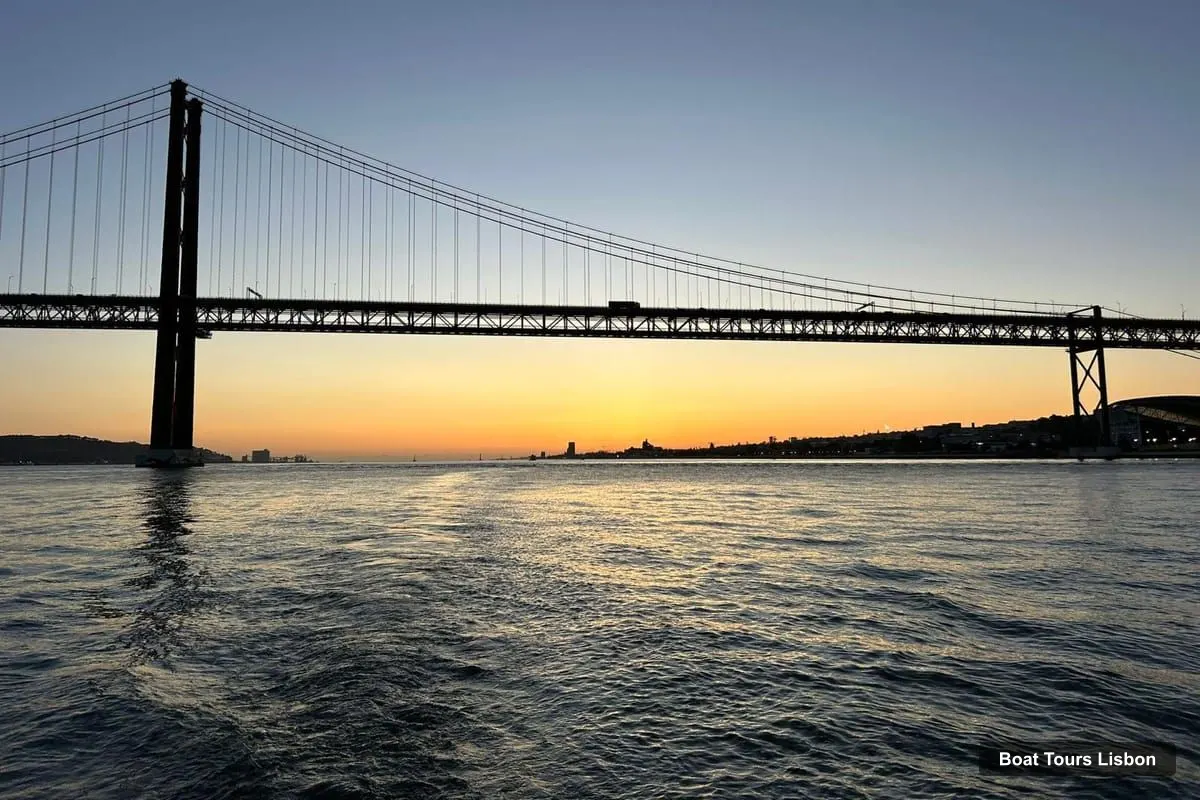 Lisbon Boat Trips – Sailboat Sunset Tour with a Drink (photo 2)