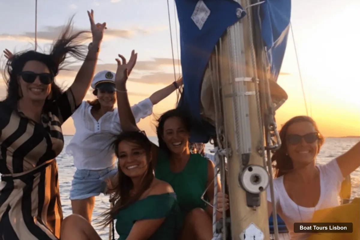 Lisbon Boat Trips – Sailboat Sunset Tour with a Drink (photo 5)