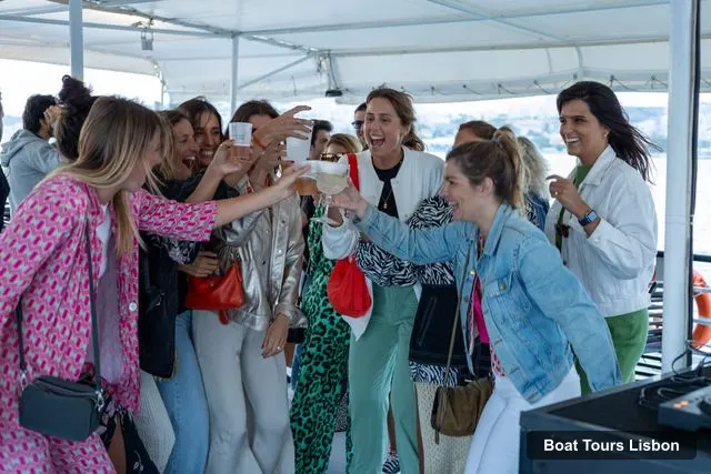 Lisbon Boat Trips – Sunset Boat Tour with music and free welcome drink