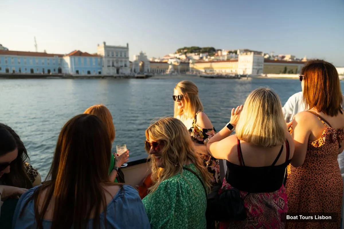 Lisbon Boat Trips – Sunset Boat Tour with music and free welcome drink (photo 5)