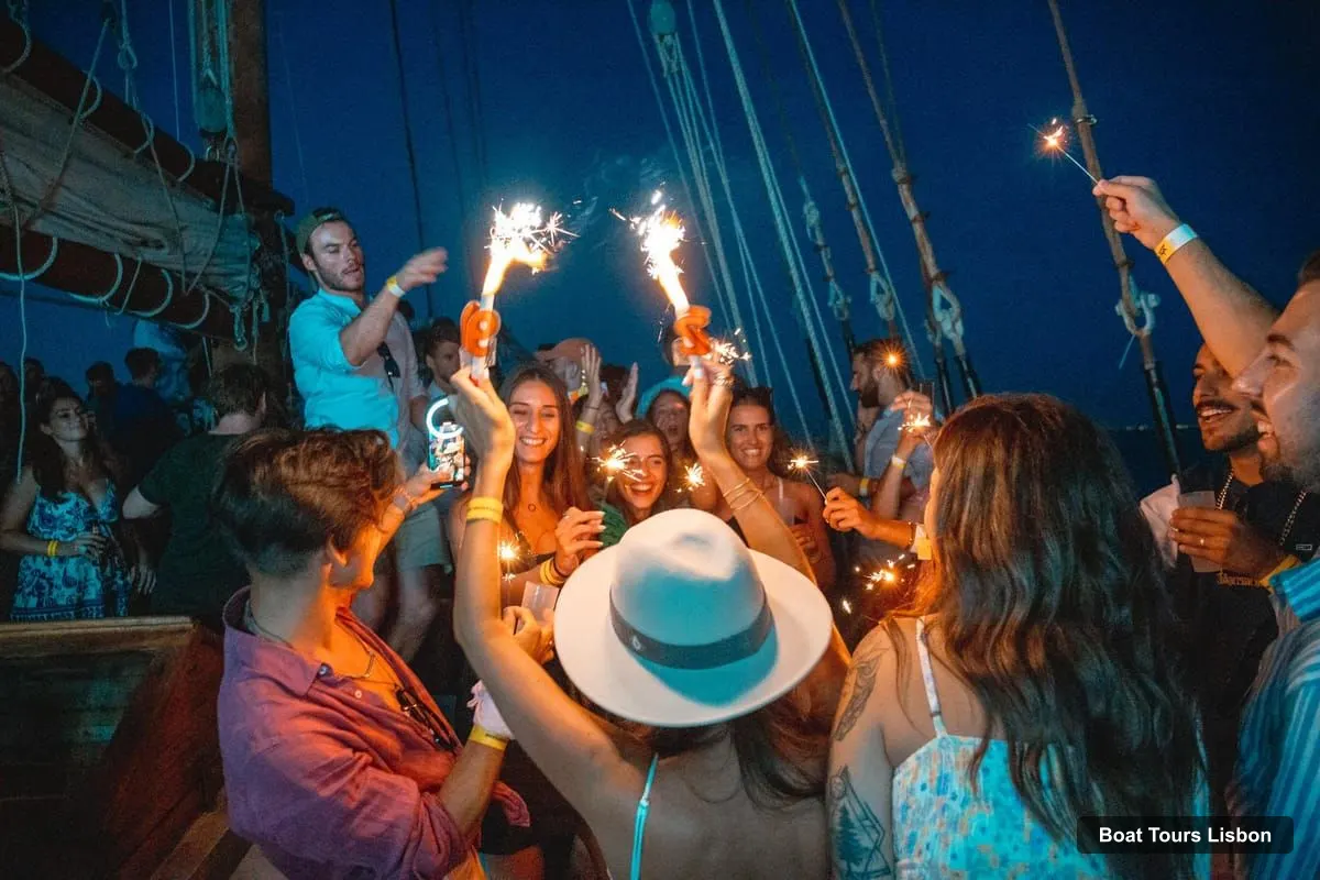 Lisbon Boat Trips – Sunset Boat Party Cruise with Music & Drinks (photo 2)