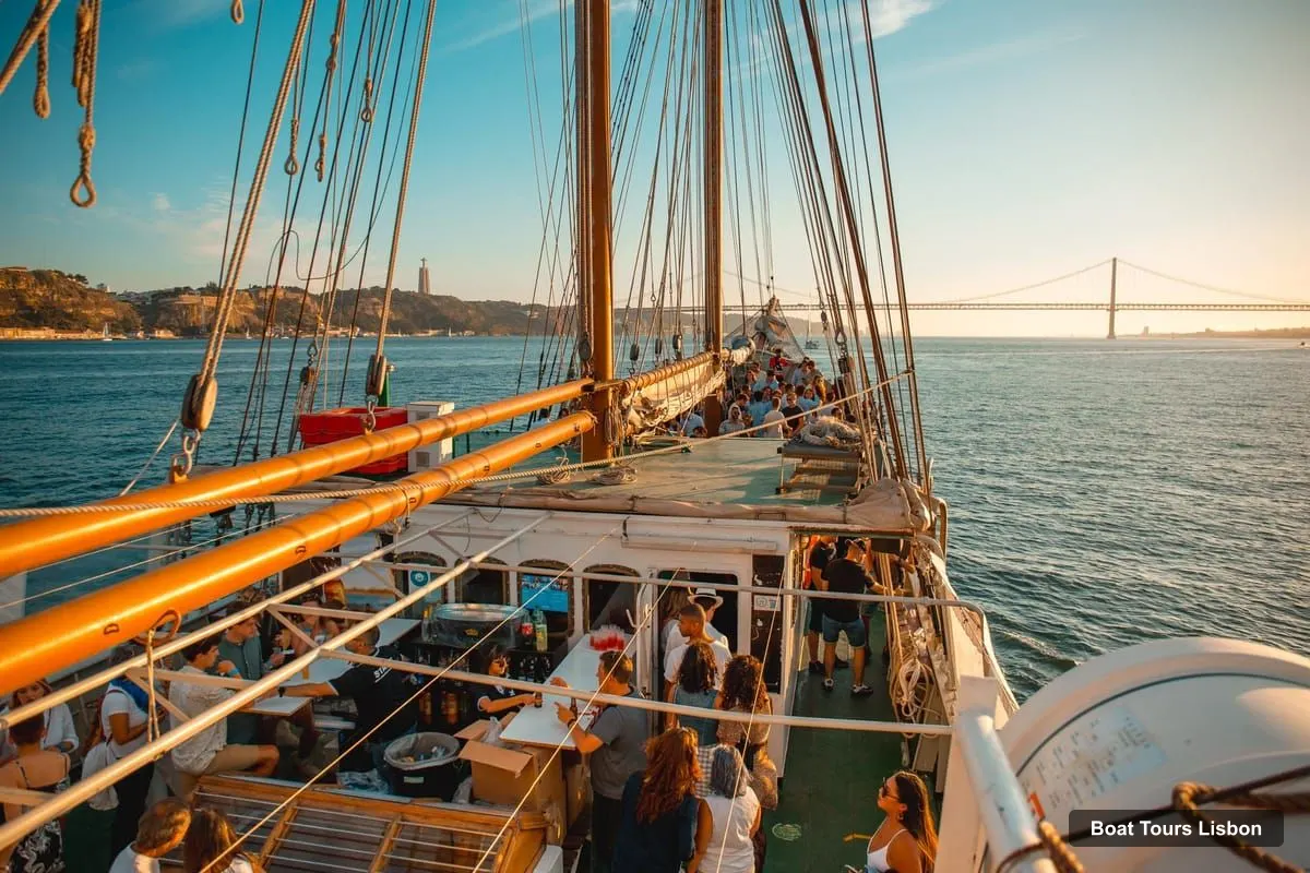 Lisbon Boat Trips – Sunset Boat Party Cruise with Music & Drinks