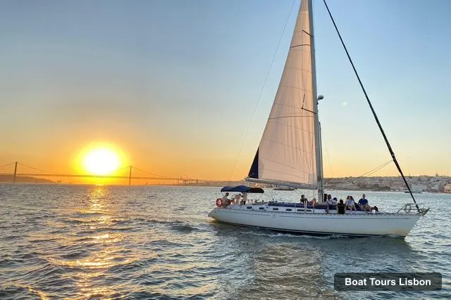 Lisbon Sightseeing Cruise – Sailing Tour on the Tagus River