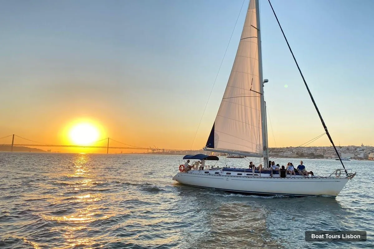 Lisbon Sightseeing Cruise – Sailing Tour on the Tagus River