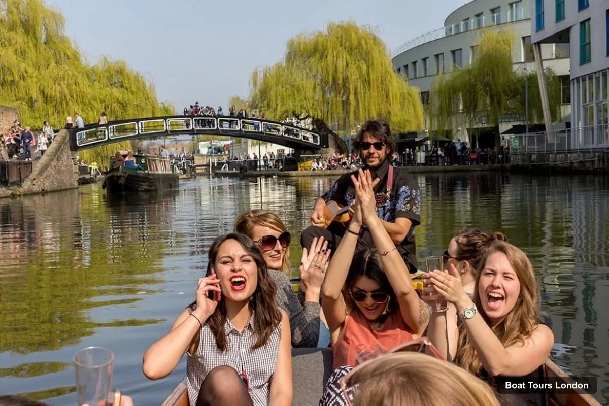 London Boat Trips – Regent's Canal (Punting) Boat Ride with Live Music (photo 3)