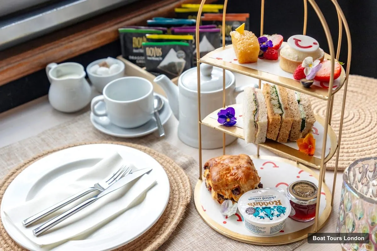 Boat Tours London – Thames Cruise with Afternoon Tea, Coffee or Dinner