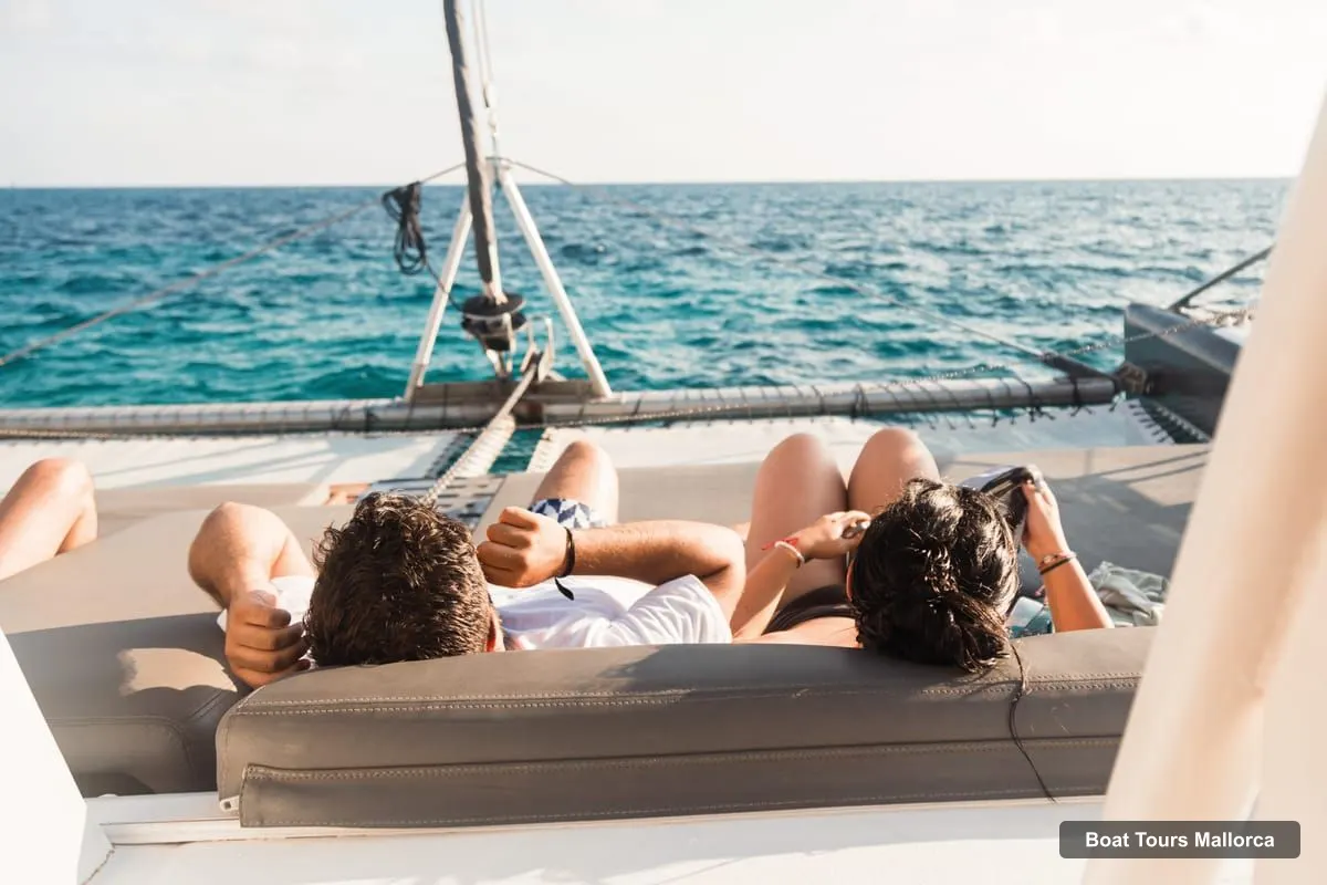 Boat Tours in Mallorca – Catamaran Luxury Tour with Meal and DJ (photo 3)