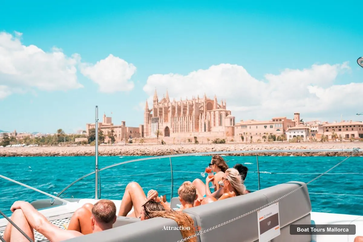 Boat Tours in Mallorca – Catamaran Luxury Tour with Meal and DJ (photo 5)