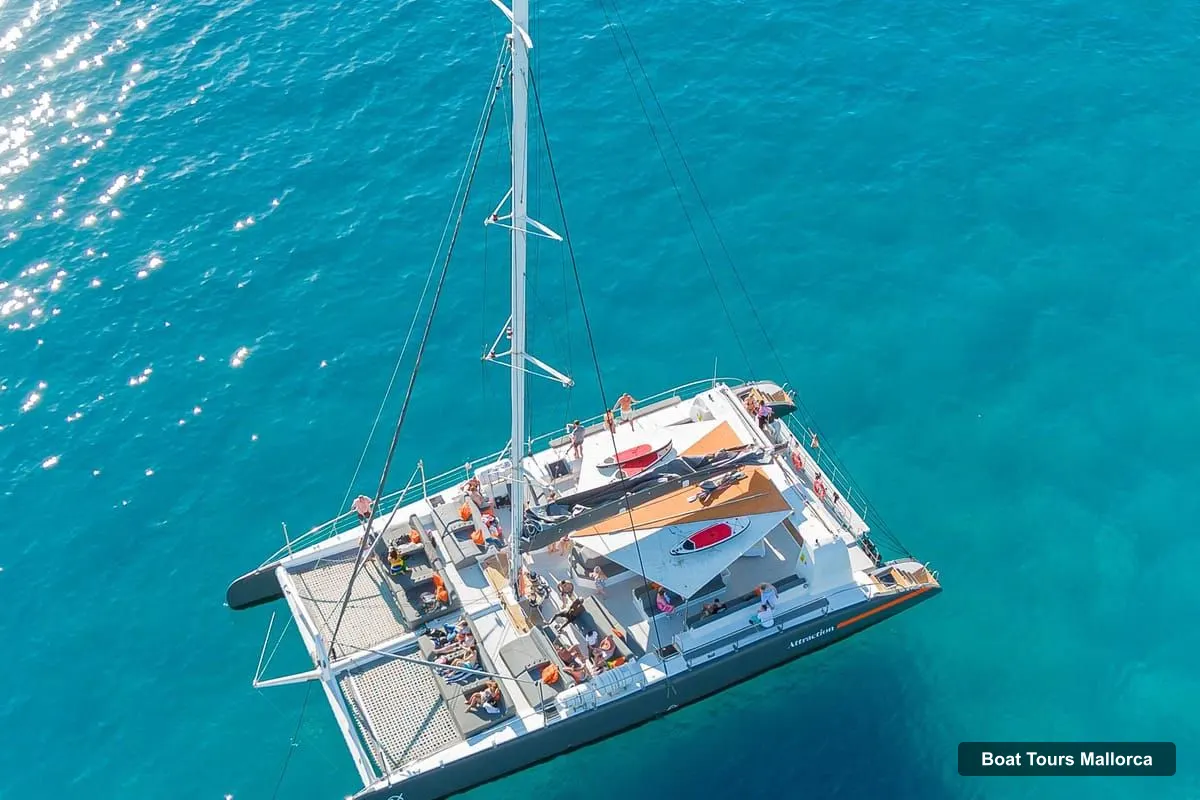 Boat Tours in Mallorca – Catamaran Luxury Tour with Meal and DJ