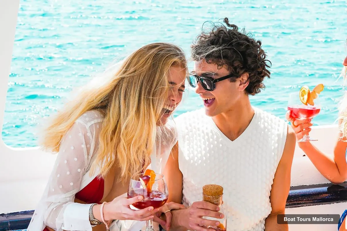 Mallorca Boat Trips – Palma Boat Tour & Snorkeling with Drink Included (photo 2)