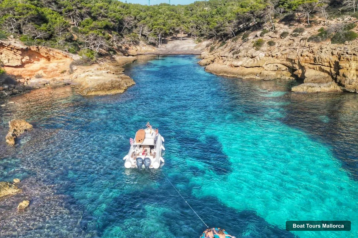 Mallorca Boat Trips – Private Boat Charter, Meal, Drinks, SUP & Tubing (photo 3)