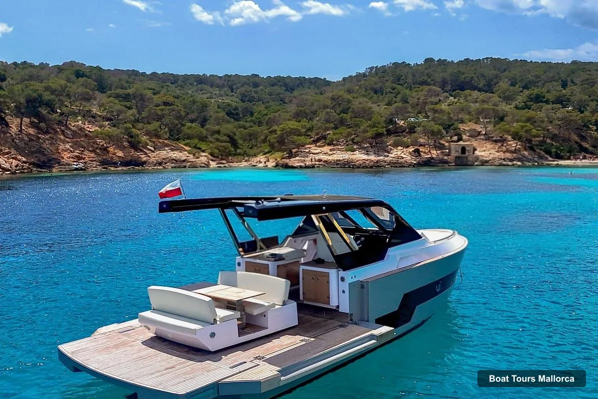 Mallorca Boat Trips – Private Yacht Cruise with Snorkeling and Drinks (photo 2)