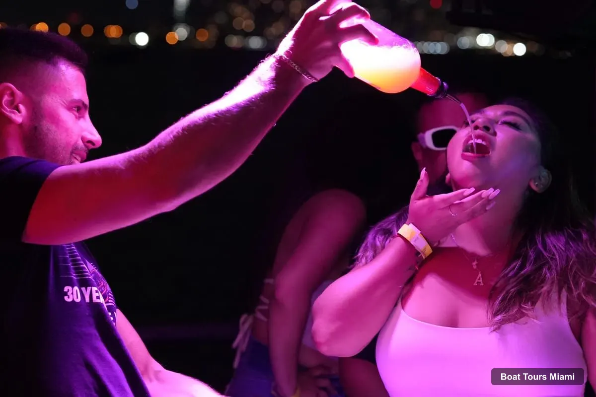 Boat Tours in Miami – All-Inclusive Hip-Hop Boat Party, 3-Hour Open Bar (photo 2)