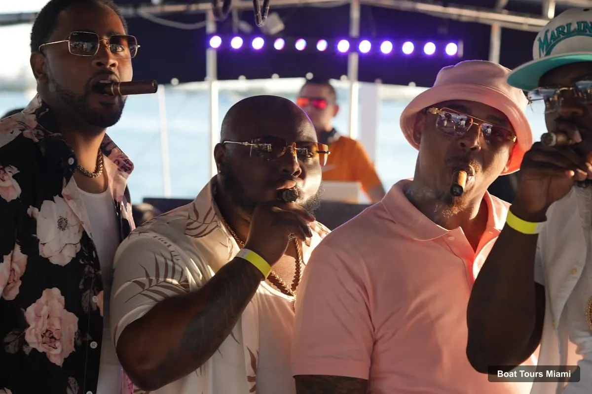 Boat Tours in Miami – All-Inclusive Hip-Hop Boat Party, 3-Hour Open Bar (photo 5)
