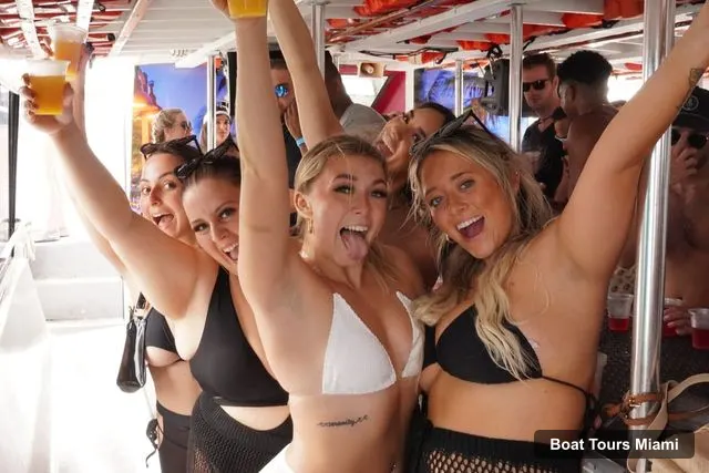 Boat Tours in Miami – Boat Party with Live DJ, Unlimited Drinks, and Food