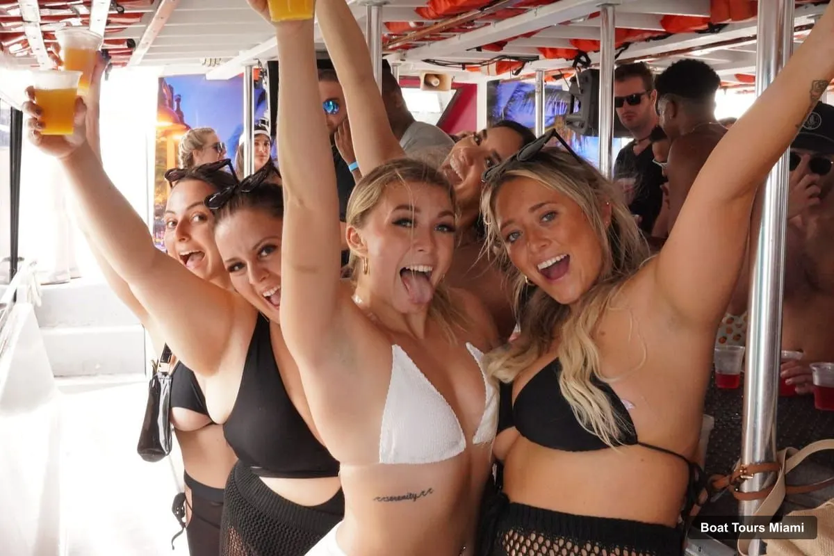 Boat Tours in Miami – Boat Party with Live DJ, Unlimited Drinks, and Food