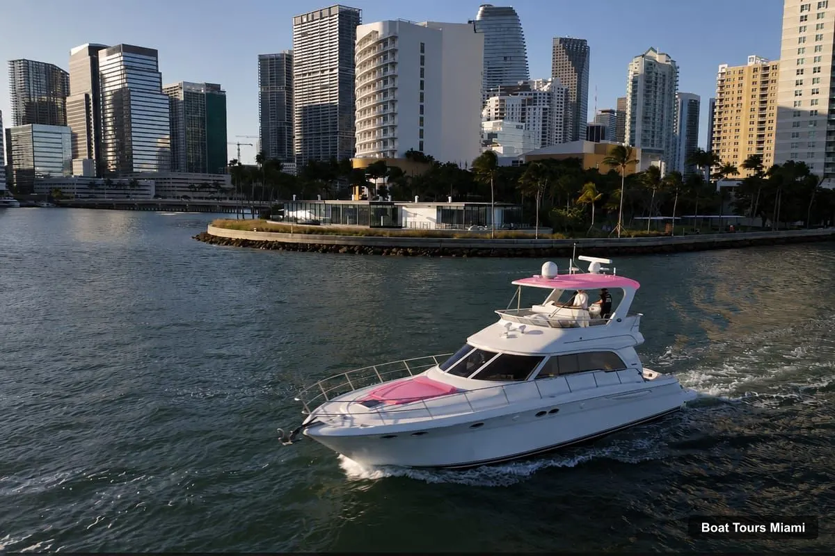 Boat Tours Miami – Pink Yacht Experience through The Heart of Miami (photo 2)