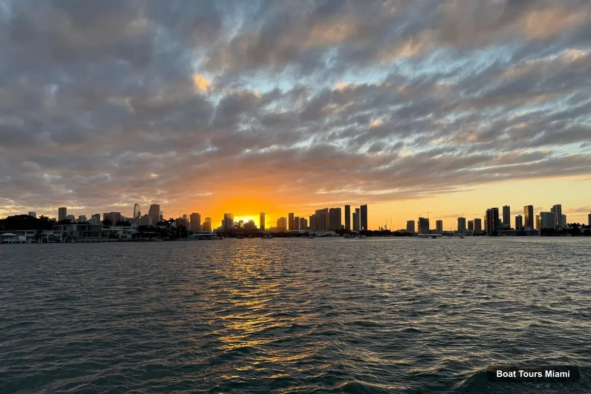 Miami Boat Cruises – Sunset Boat Tour to See Celebrity Homes & Skyline (photo 3)