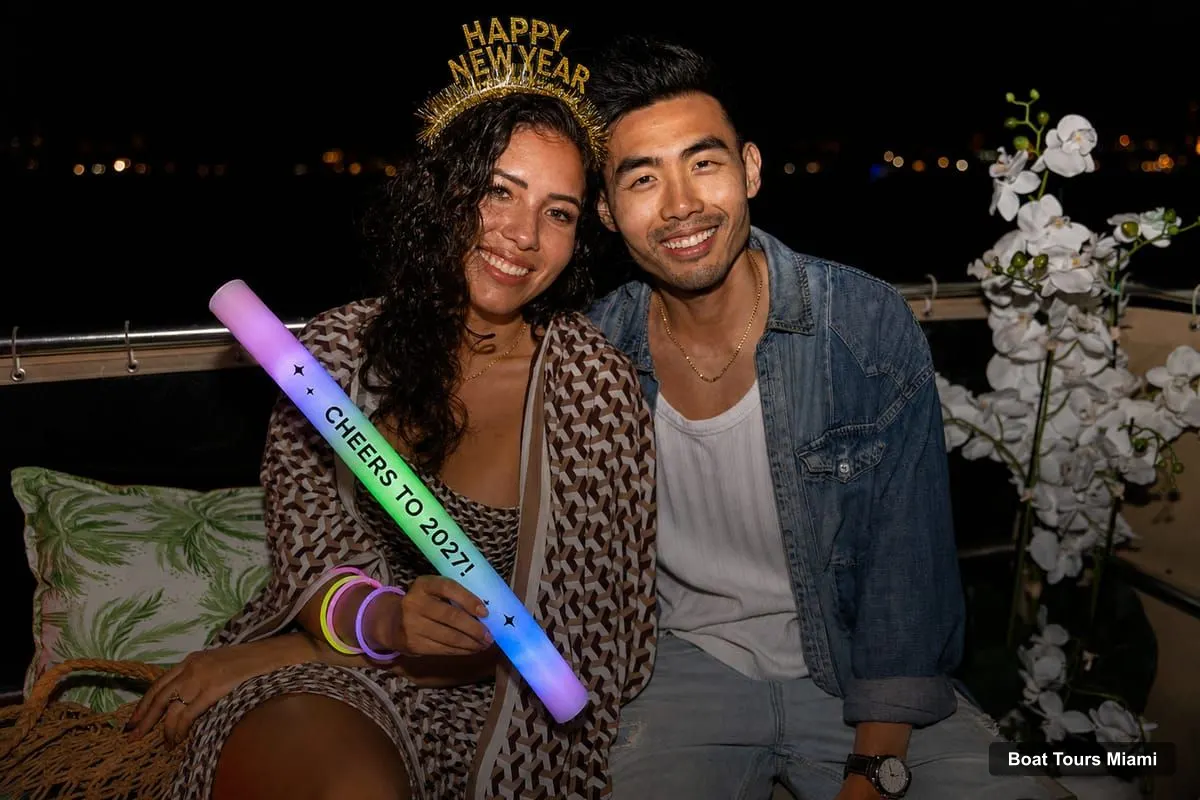 Miami Boat Trips – New Year's Eve Party Cruise & Bayfront Park Fireworks (photo 5)
