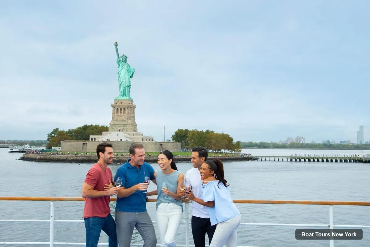 Boat Tours in New York – NYC: City Cruises Brunch, Lunch, or Dinner Buffet Cruise (photo 3)