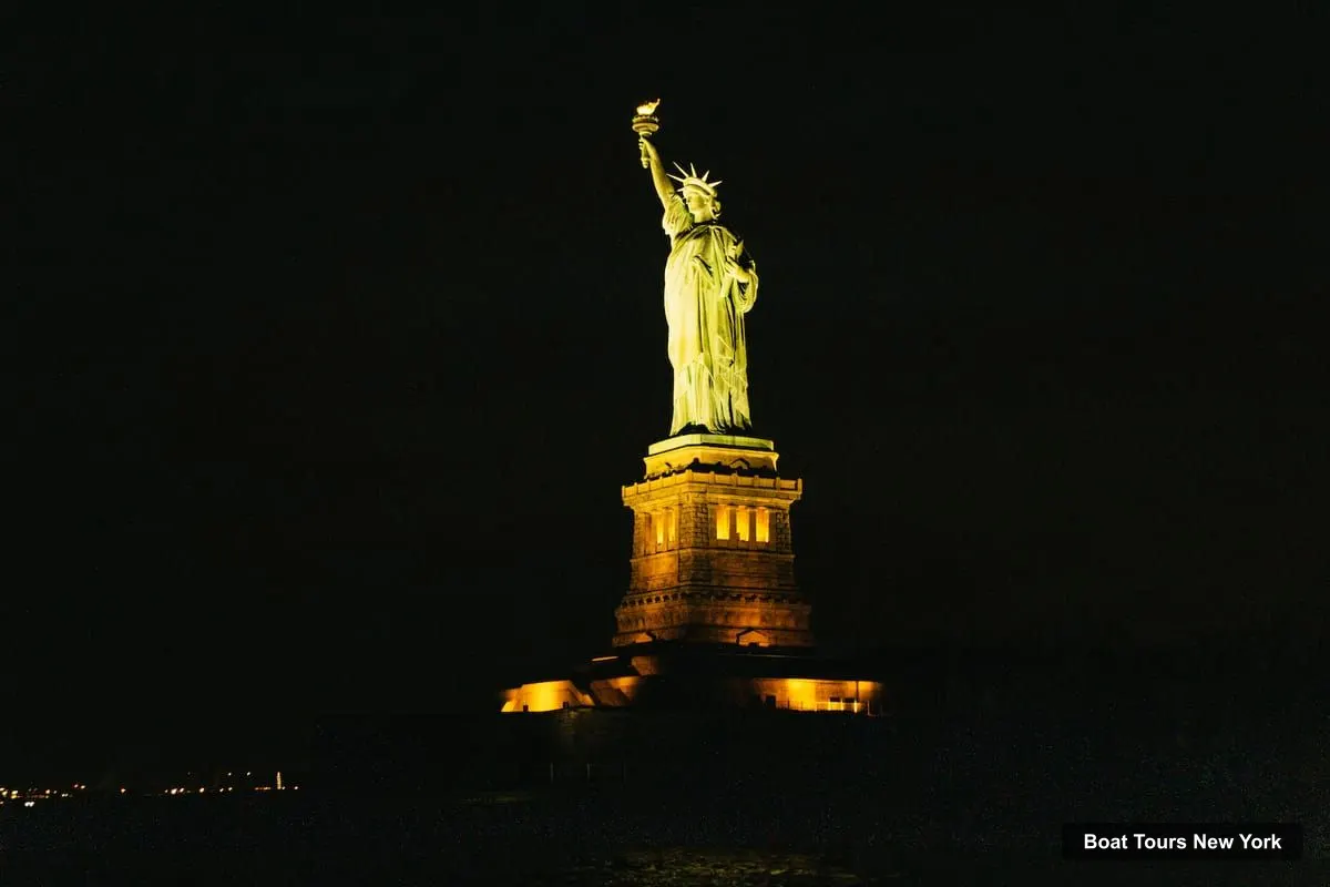 Boat Tours in New York – NYC Sunset & Harbor Lights Cruise with Statue of Liberty (photo 2)