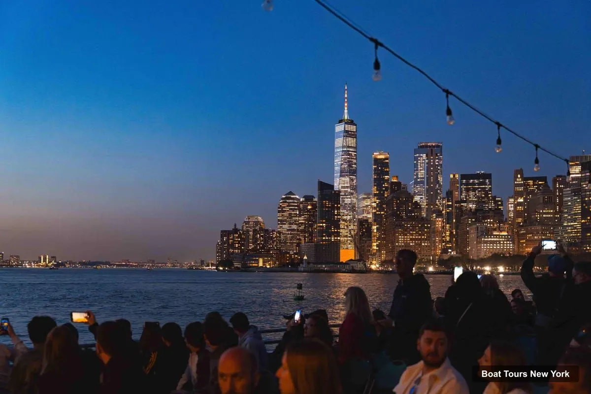 Boat Tours in New York – NYC Sunset & Harbor Lights Cruise with Statue of Liberty (photo 3)
