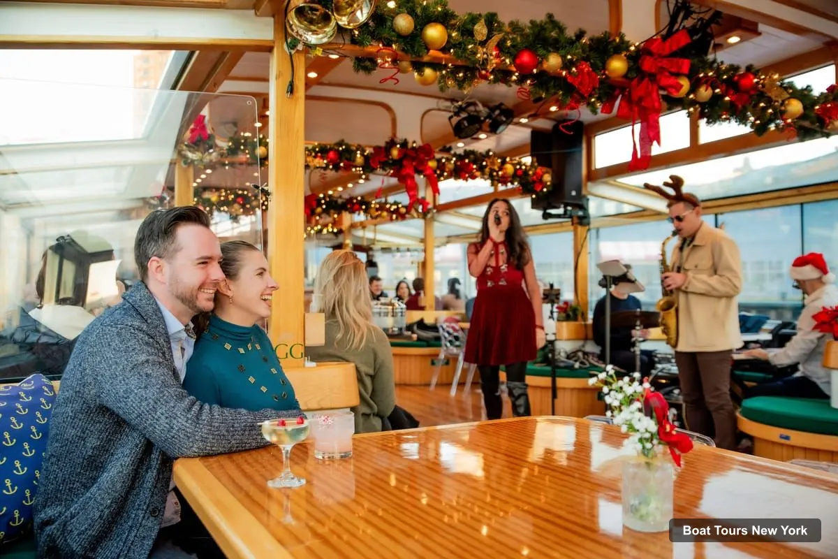 Boat Tours New York – NYC: Holiday Yacht Cruise with Jazz, Cocoa & Carols
